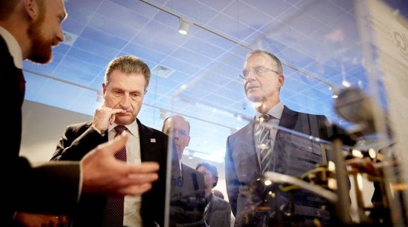 Dutch economic affairs minister Henk Kamp and EU digital economy and society commissioner Günther Oettinger. Photo Credit: The Netherlands EU Presidency 2016.