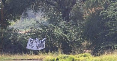 A Boko Haram flag flying near the Bosso post on the Niger-Nigeria border, near Lake Chad. Photo credit: European Commission DG ECHO.