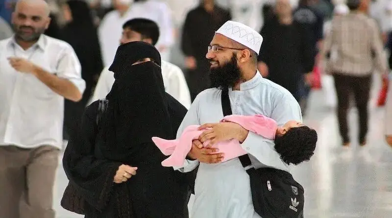 A young Muslim couple and their toddler at Masjid al-Haram, Makkah, Saudi Arabia. Photo by Mohammed Tawsif Salam, Wikipedia Commons.