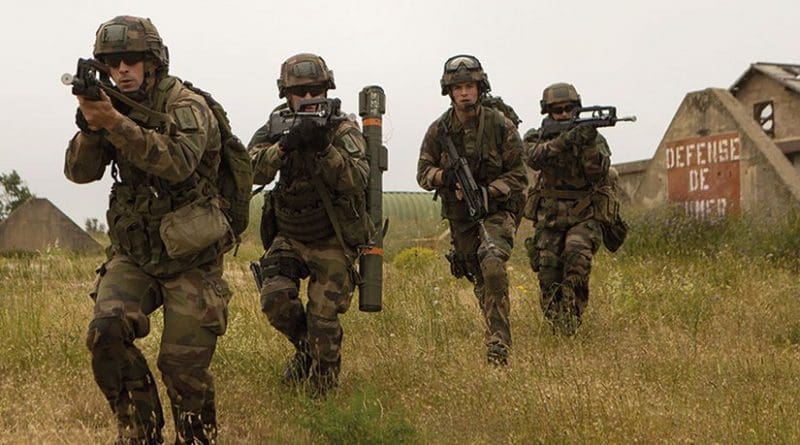 French soldiers with French Foreign Legion’s 6th Light Armored Brigade assault objective during bilateral seize-and-capture training exercise with U.S. Marines on Quartier Colonel de Chabrieres, France, May 29, 2015 (U.S. Marine Corps/Christopher Mendoza)