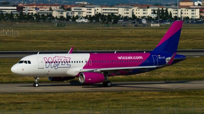 Wizz Air Airbus A320-200. Photo by Gyrostat Wikimedia Commons.
