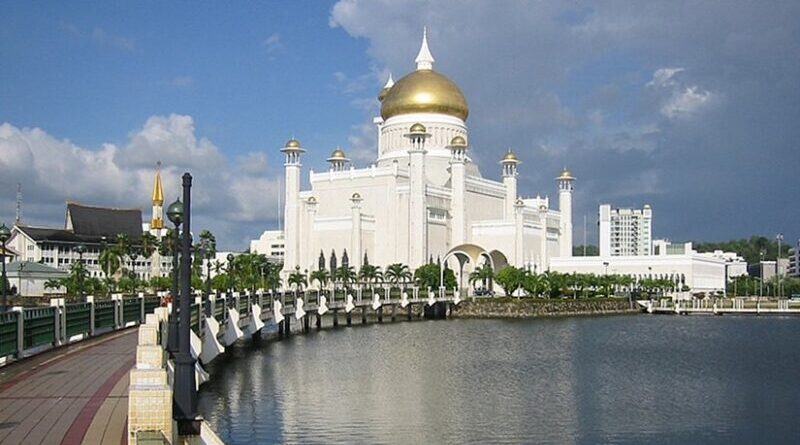 The Great Mosque in Brunei. Photo by Daniel Weiss, Wikipedia Commons.