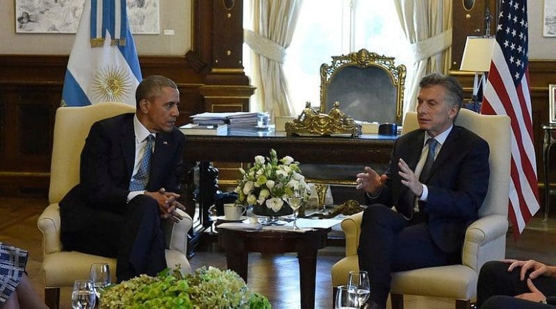 Argentina´s president Mauricio Macri with the presidente of the United States Barack Obama. Photo by Presidencia de la Nación Argentina, Wikimedia Commons.