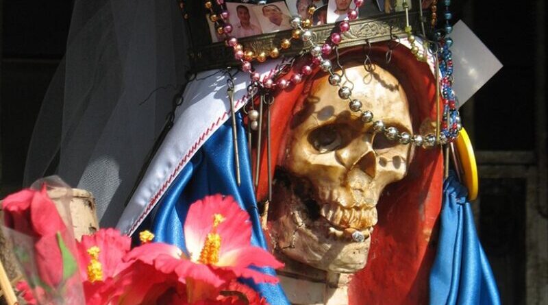 La Santa Muerte (‘Holy Death’ or ‘Saint Death’). Photo by Not home, Wikipedia Commons.