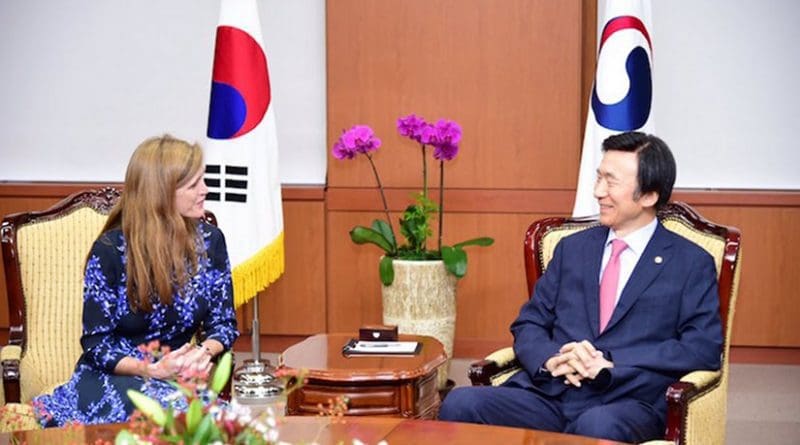Ambassador Power with ROK Minister of Foreign Affairs. Credit: US Mission to the UN @USUN