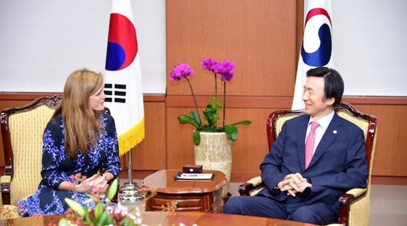 Ambassador Power with ROK Minister of Foreign Affairs. Credit: US Mission to the UN @USUN