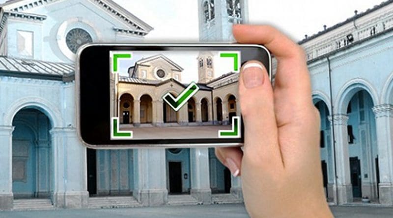 Users can capture real world data from digital cameras or smart phones. Photo credit: CR-Play (Capture Reconstruct Play)