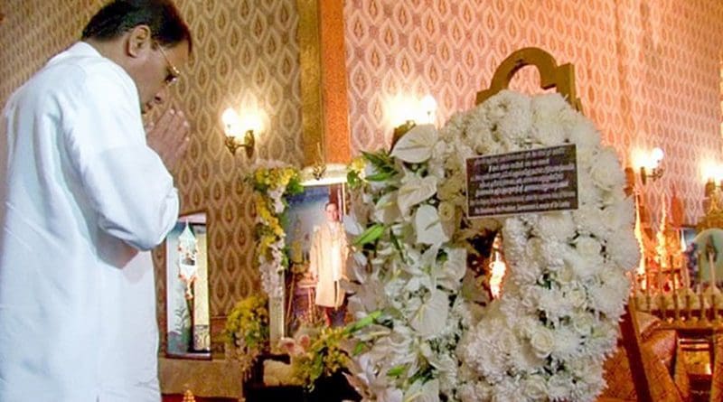 Sri Lanka's President Maithripala Sirisena pays his last respects to Thailand’s late King Bhumibol Adulyadej. Photo Credit: Sri Lanka government.