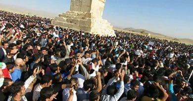 Protestors at Iran's Pasargard, the Tomb of Cyrus the Great. Photo Credit: Radio Zamaneh.