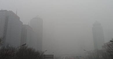 Smog in Beijing, China. Photo by 螺钉, Wikipedia Commons.