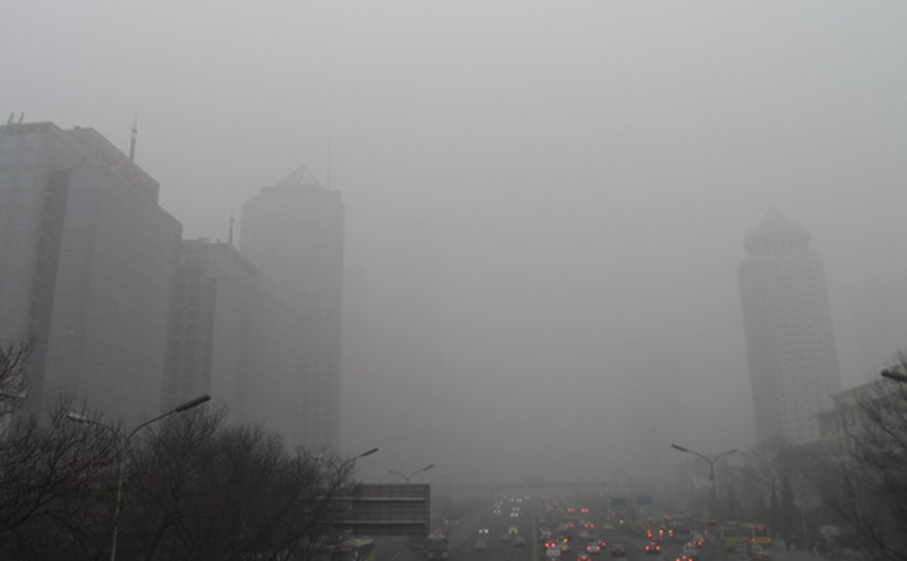 Smog in Beijing, China. Photo by 螺钉, Wikipedia Commons.