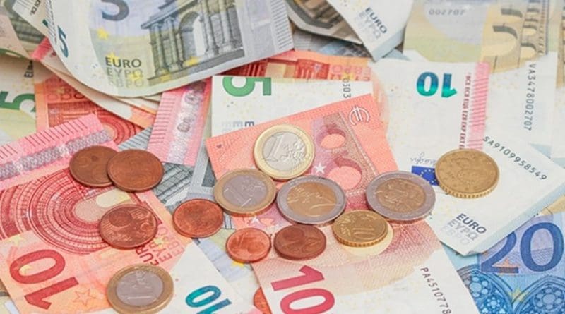 euro bills currency coins