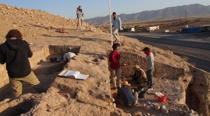 Excavating the eastern slope of the upper part of Bassetki, where several fragments of Assyrian cuneiform tablets were discovered. Photo: P. Pfälzner