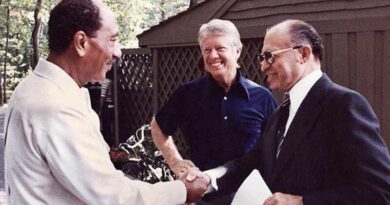 Israel's Menachem Begin, US' Jimmy Carter and Egypt's Anwar Sadat at Camp David. US govt. archives, Wikipedia Commons.