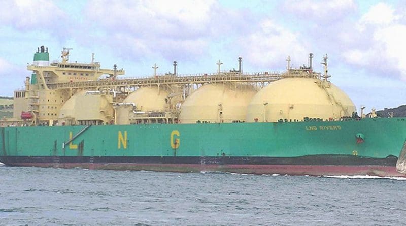 LNG carrier. Photo by Pline, Wikipedia Commons.