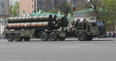 File photo of a Russian S-400 Triumf launch vehicle. Photo by Соколрус, Wikipedia Commons.