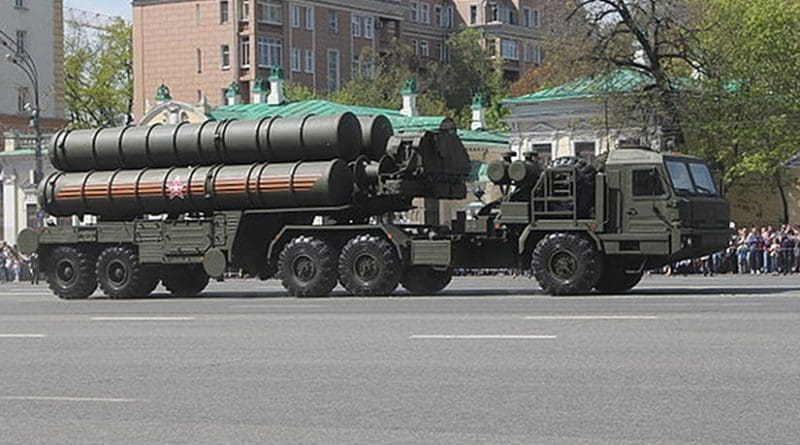 File photo of a Russian S-400 Triumf launch vehicle. Photo by Соколрус, Wikipedia Commons.