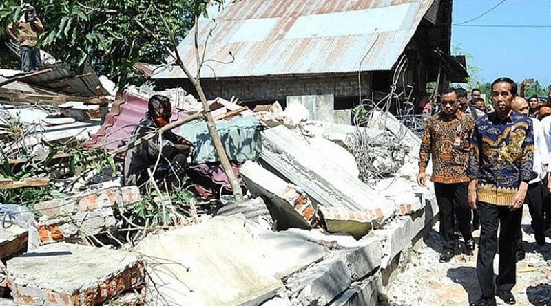 Indonesia's President Joko Widodo visiting areas affected by the earthquake, 15 December 2016. Photo: Biro Pers Setpres (Press Bureau of the Secretariat of the President of Indonesia), Wikipedia Commons.