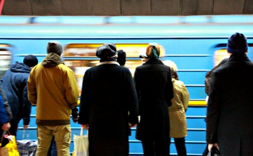 crowd train subway people