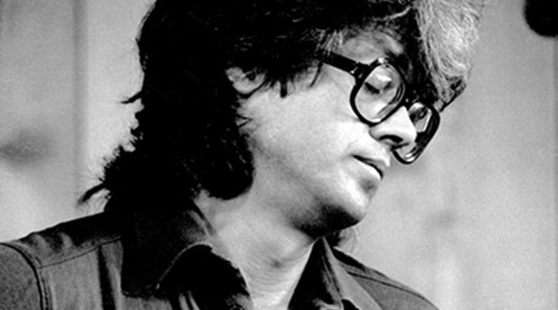 Larry Coryell in 1979. Photo by Brian McMillen, Wikipedia Commons.