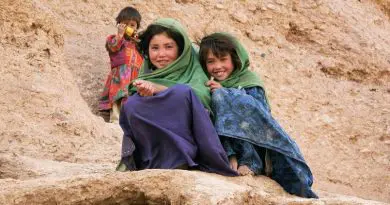 Girls in Afghanistan. Photo by Mario Santana, Wikimedia Commons.