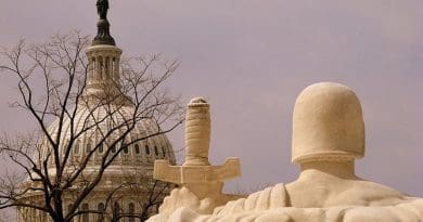 The United States Capitol dome as seen from the Supreme Court Building. Photo by Debaird, Wikipedia Commons.
