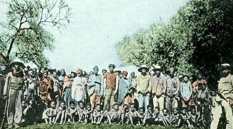 Photo: Herero prisoners of war, around 1900. Credit: The German Federal Archive | Wikimedia Commons.