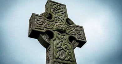 Celtic cross. Credit: materod via Flickr (CC BY-NC-ND 2.0).