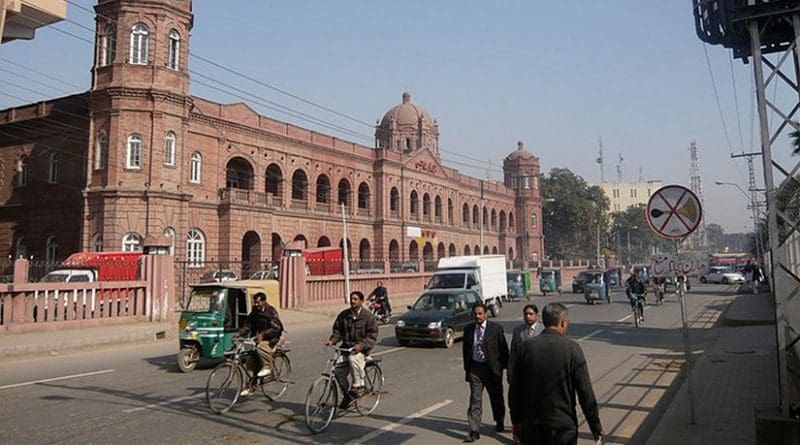 Lahore, Pakistan. Photo by Omer Wazir, Wikipedia Commons.