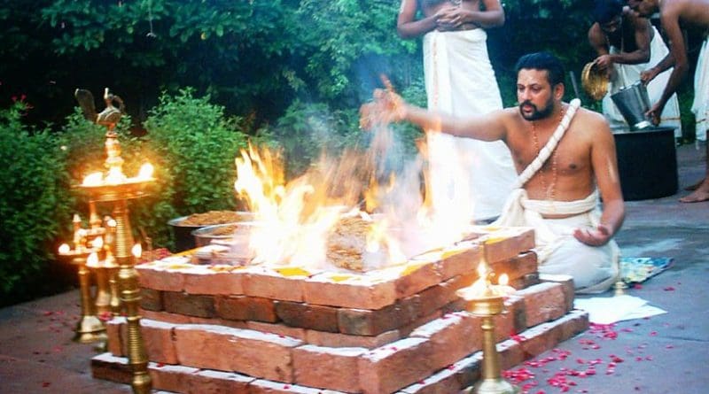 The Hindu rite of yajna being performed. Photo by Srkris, Wikipedia Commons.