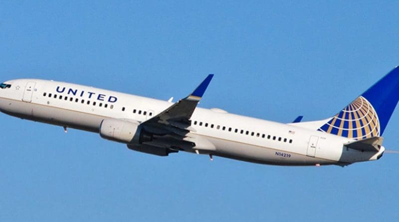 United Airlines airplane. Photo by skinnylawyer, Wikipedia Commons.