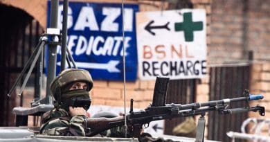 File photo of a soldier guarding the roadside checkpoint outside Srinagar International Airport in Jammu and Kashmir, India. Photo by Jrapczak, Wikipedia Commons.