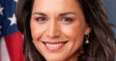 Tulsi Gabbard. Official United States Congress portrait.