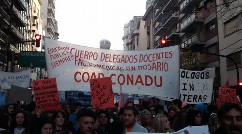 Protest supporting public university education. Photo by Victoria Batiston, Wikimedia Commons.