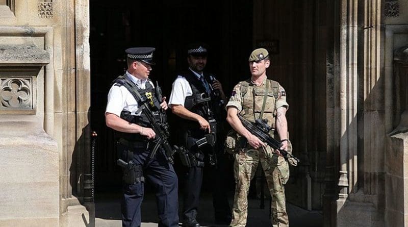 British military personnel alongside armed police as part of Operation Temperer in response to raised threat level. Photo by Katie Chan, Wikipedia Commons.