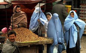 Women in Afghanistan market. Photo by Staff Sgt. Russell Lee Klika, US Army National Guard, Wikimedia Commons.
