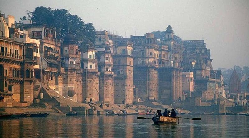 The Ganges (Ganga) River, Varanasi, Uttar Pradesh, India. Photo by Babasteve, Wikimedia Commons.