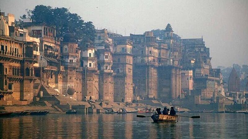 The Ganges (Ganga) River, Varanasi, Uttar Pradesh, India. Photo by Babasteve, Wikimedia Commons.