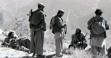 Mujahideen fighters in the Kunar Province of Afghanistan in 1987. Source: Wikipedia Commons.