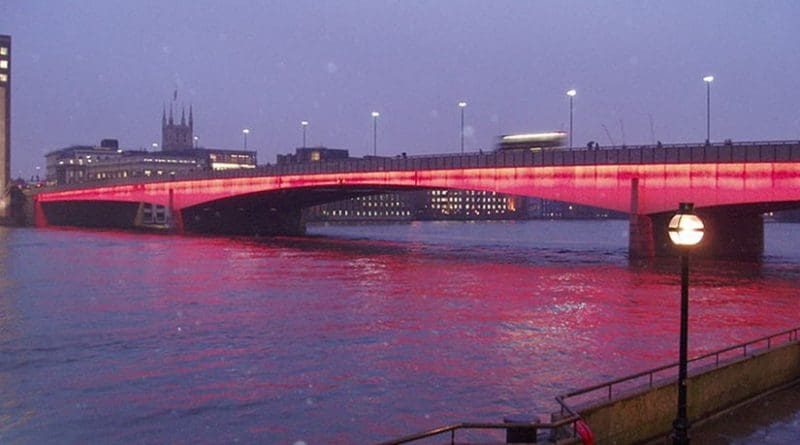 London Bridge illuminated at dusk. File photo by burge5000, Wikipedia Commons.