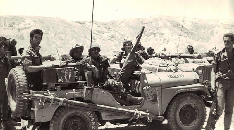 Israeli reconnaissance forces from the "Shaked" unit in Sinai during the Six Day War. Photo by רפי רוגל , Wikipedia Commons.