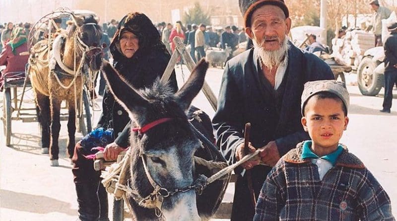 Uyghurs in Kashgar, Xinjiang, China. Photo: Wikimedia Commons.