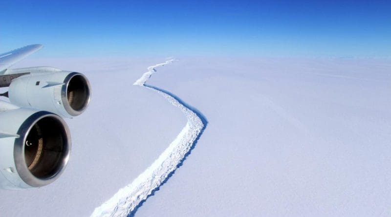 This is the rift in the Larsen C -0 aerial view. Credit: John Sonntag/NASA. Credit John Sonntag/NASA