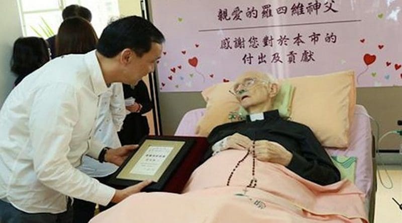 Father Daniel Ross was awarded Taiwanese citizenship shortly before his death. (Photo courtesy of New Taipei City government)