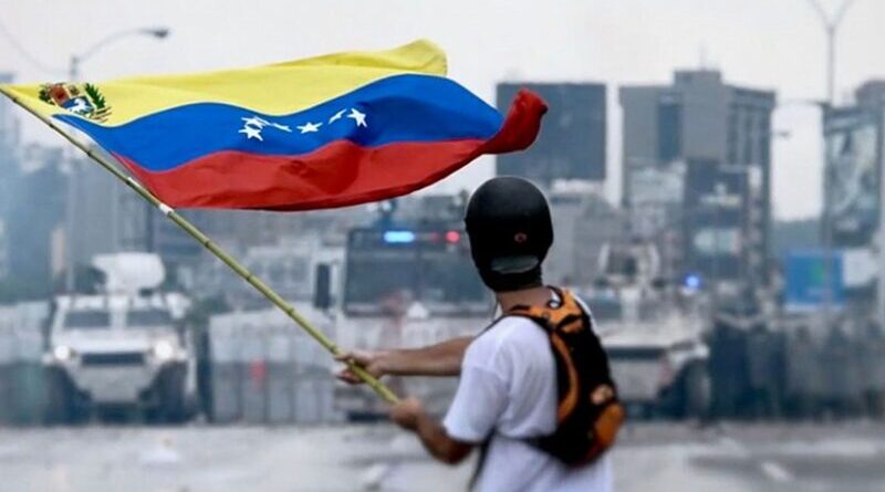 Protester facing the Venezuelan National Guard during a protest. Photo by Efecto Eco, Wikipedia Commons.