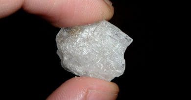 Crystal meth rock. Photo by Psychonaught, Wikimedia Commons.