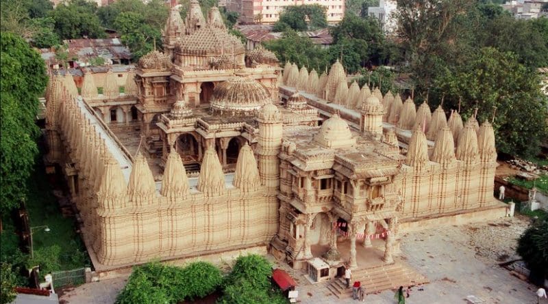 Hutheesing Jain Temple in Ahmedabad, Gujarat, India. Photo by Kalyan Shah, Wikipedia Commons.