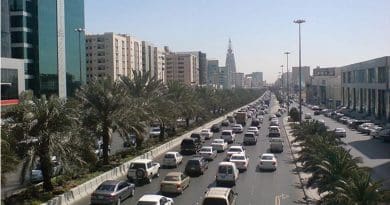Traffic in Riyadh, Saudi Arabia. Photo by Ammar Shaker, Wikipedia Commons.