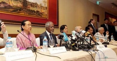 Kofi Annan (second from left) and Aung San Suu Kyi (right of Annan) introducing the report of the Advisory Commission on Rakhine State.