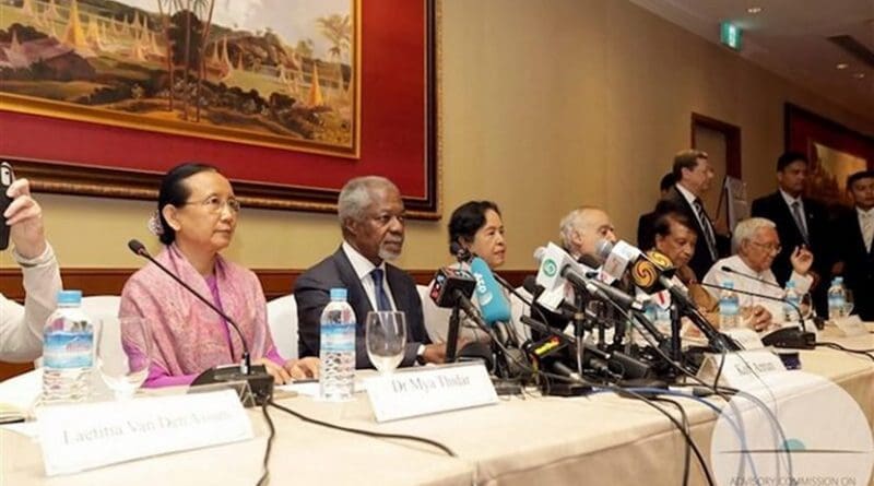 Kofi Annan (second from left) and Aung San Suu Kyi (right of Annan) introducing the report of the Advisory Commission on Rakhine State.